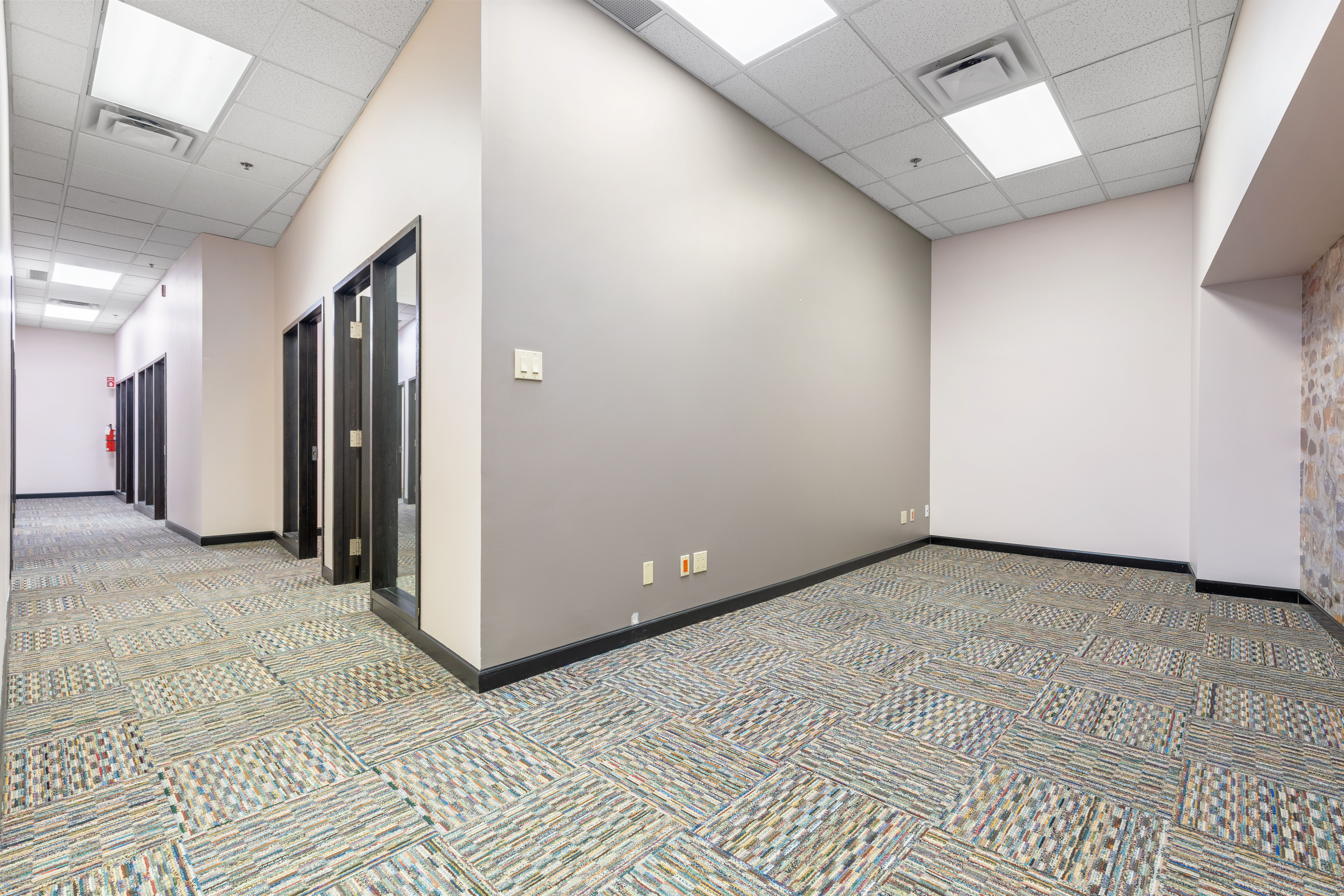 16877 Jean Paul Vincent Local 0877-200 Longueuil.jpg